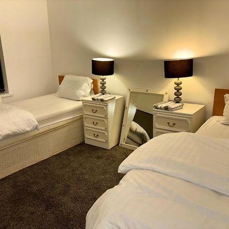 Stainless Guests House Hotel Дъдли Екстериор снимка