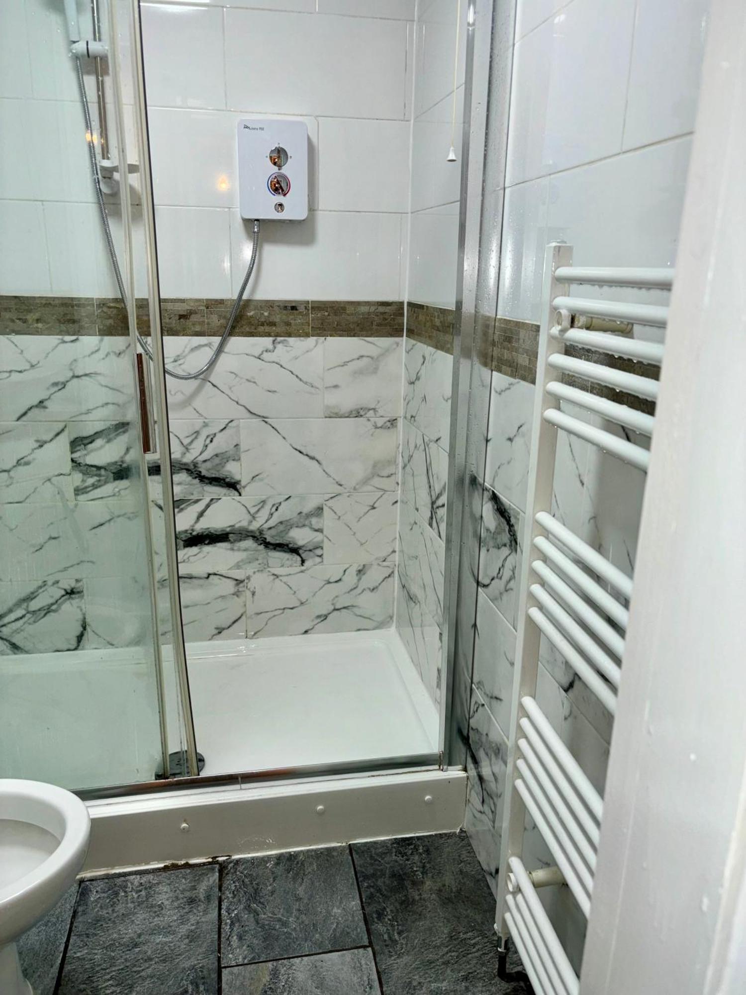 Stainless Guests House Hotel Дъдли Екстериор снимка