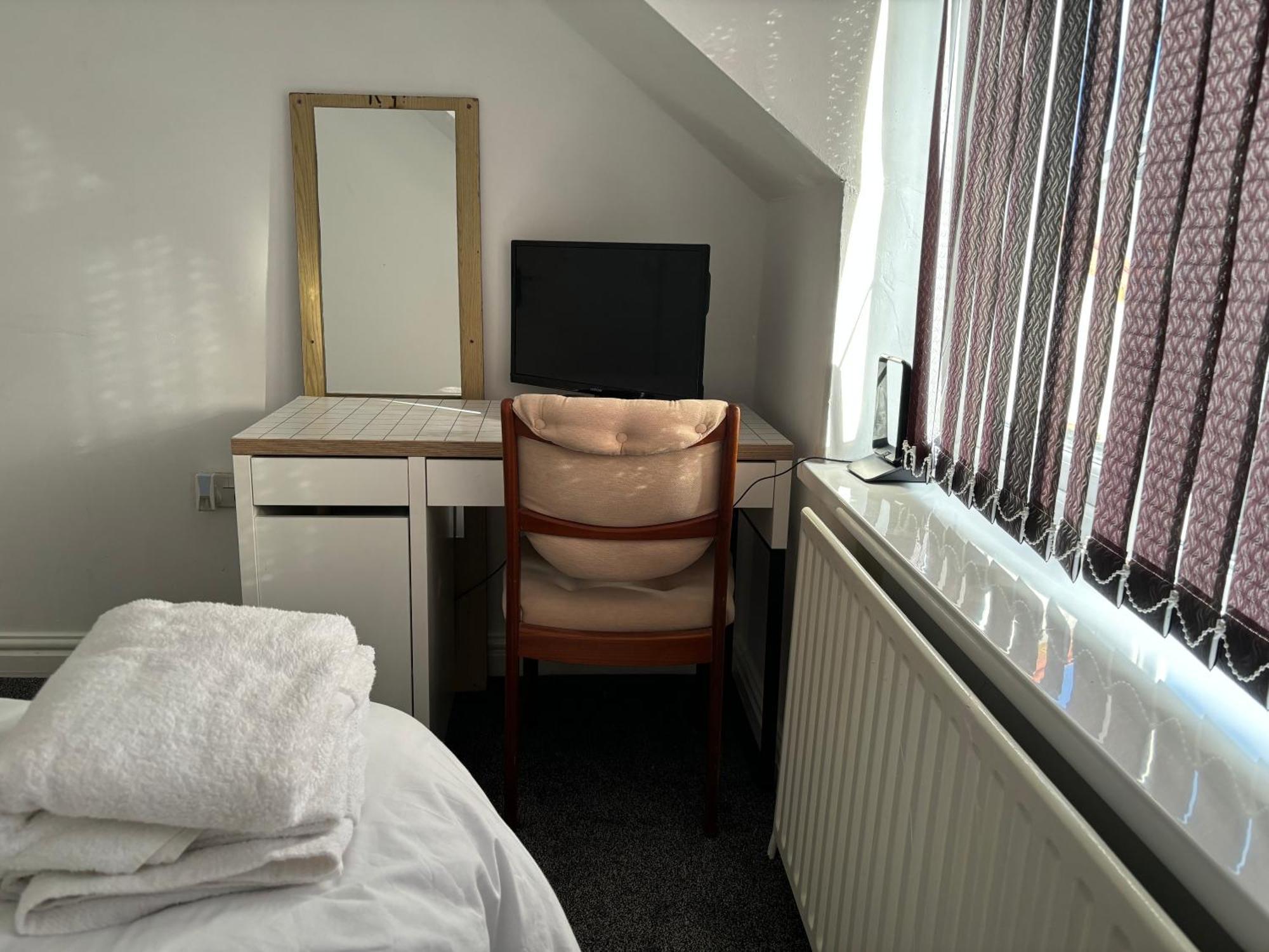 Stainless Guests House Hotel Дъдли Екстериор снимка