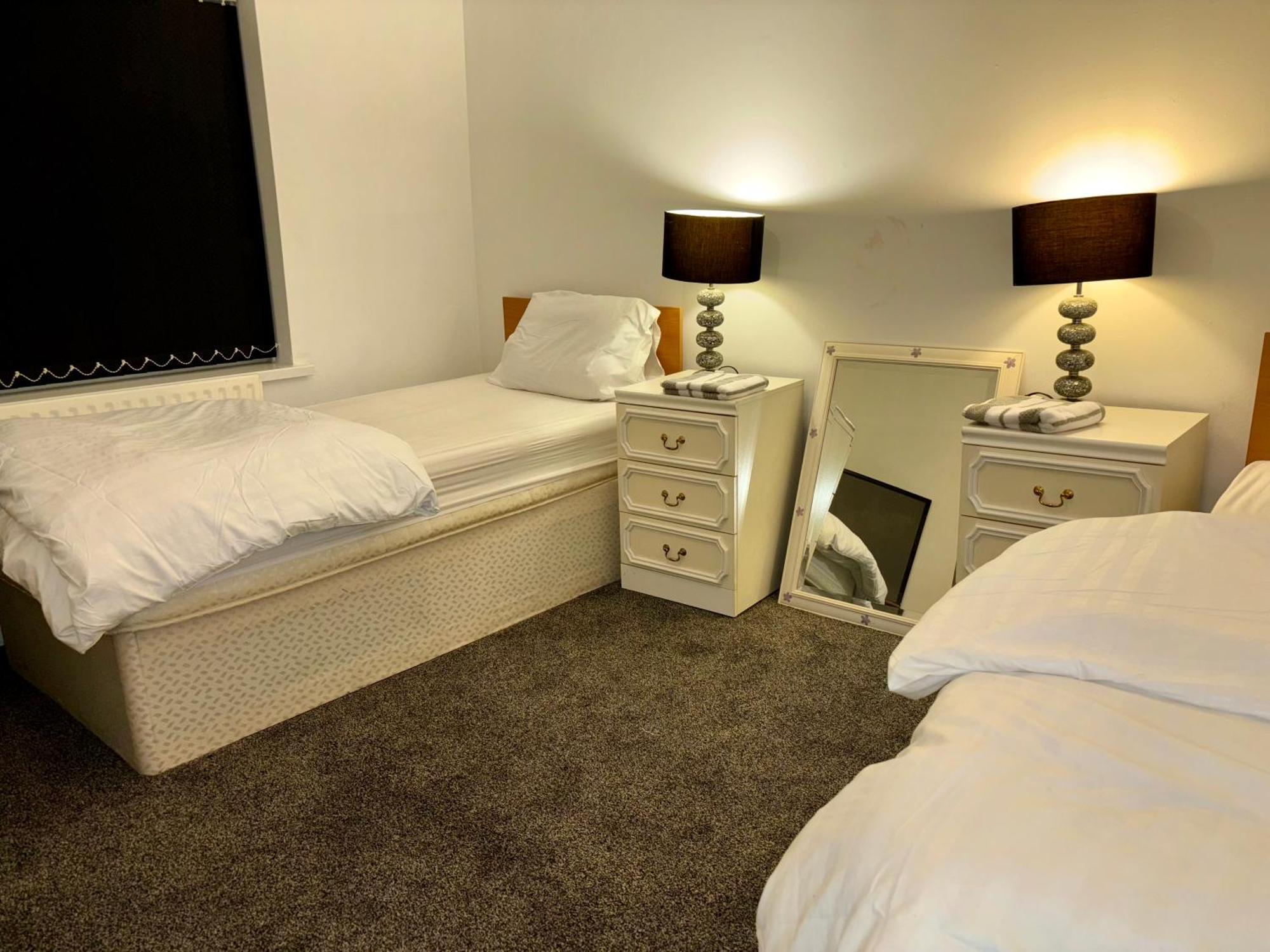 Stainless Guests House Hotel Дъдли Екстериор снимка