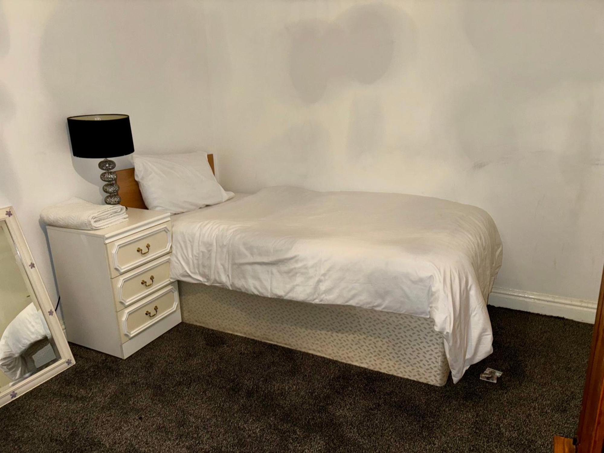 Stainless Guests House Hotel Дъдли Екстериор снимка