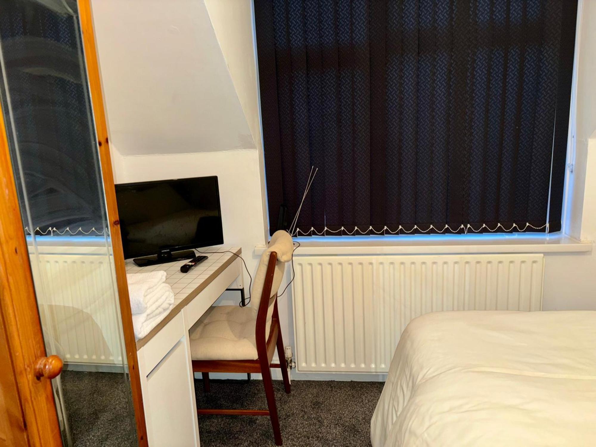 Stainless Guests House Hotel Дъдли Екстериор снимка