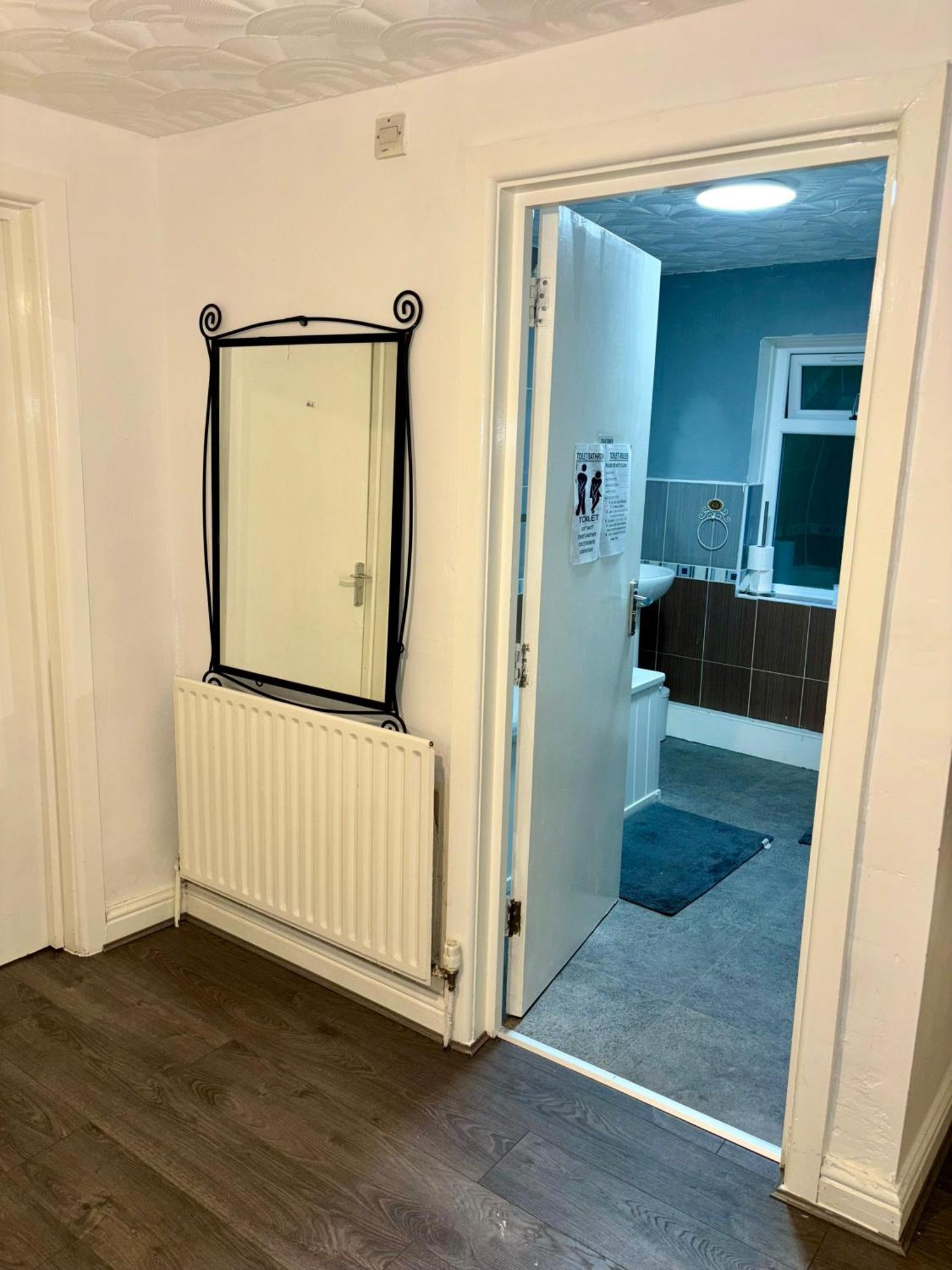 Stainless Guests House Hotel Дъдли Екстериор снимка
