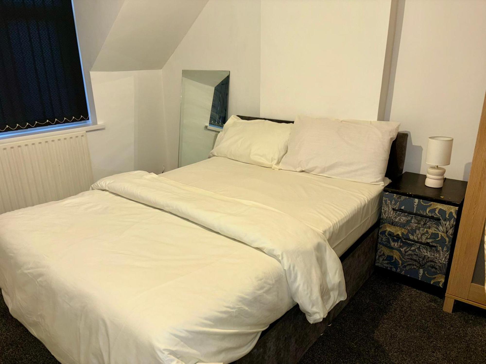 Stainless Guests House Hotel Дъдли Екстериор снимка