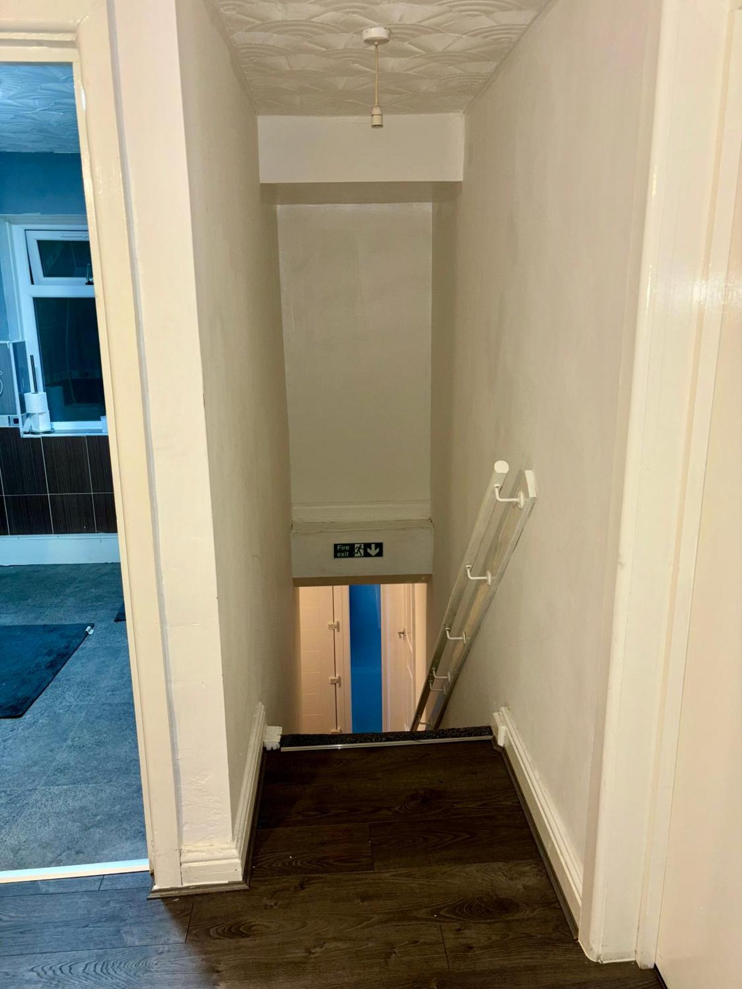 Stainless Guests House Hotel Дъдли Екстериор снимка