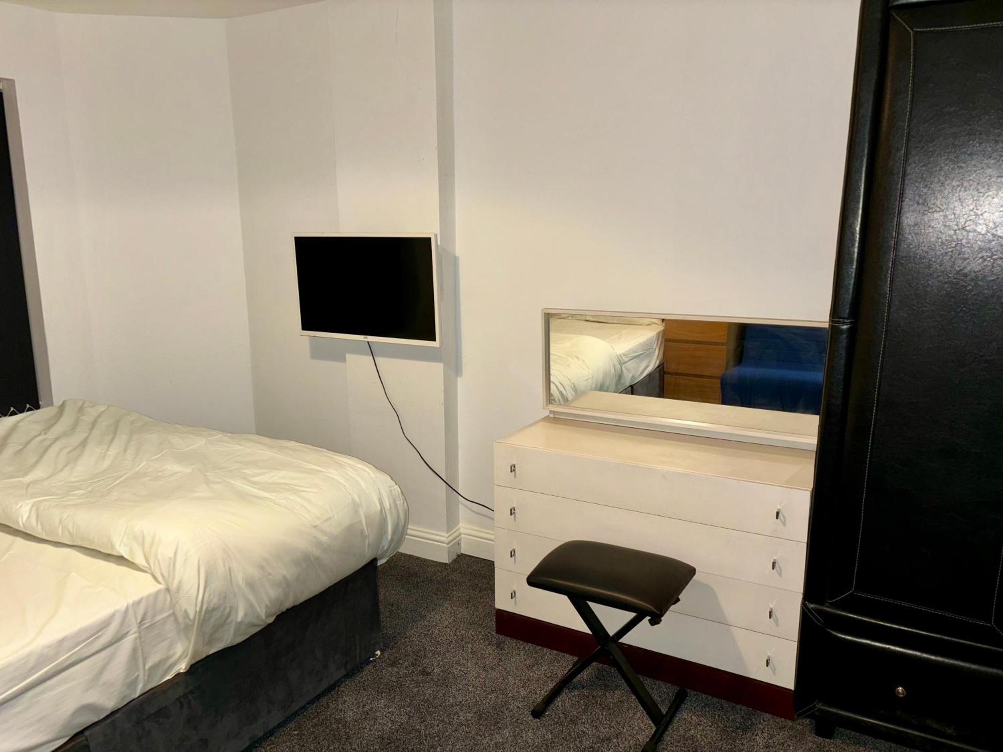 Stainless Guests House Hotel Дъдли Екстериор снимка