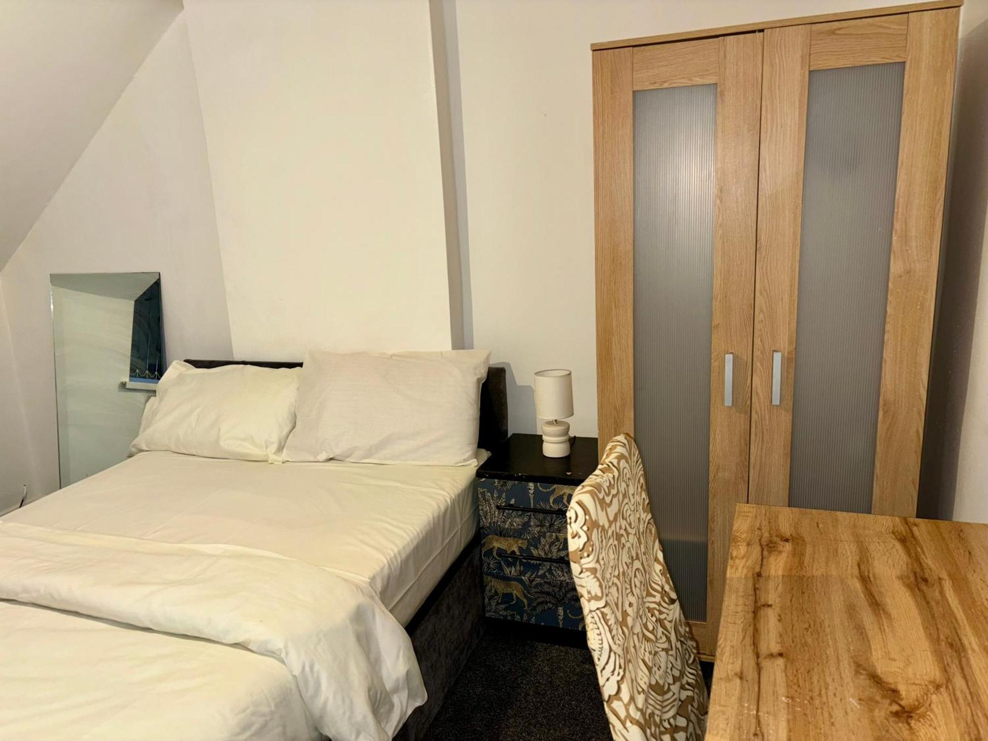 Stainless Guests House Hotel Дъдли Екстериор снимка