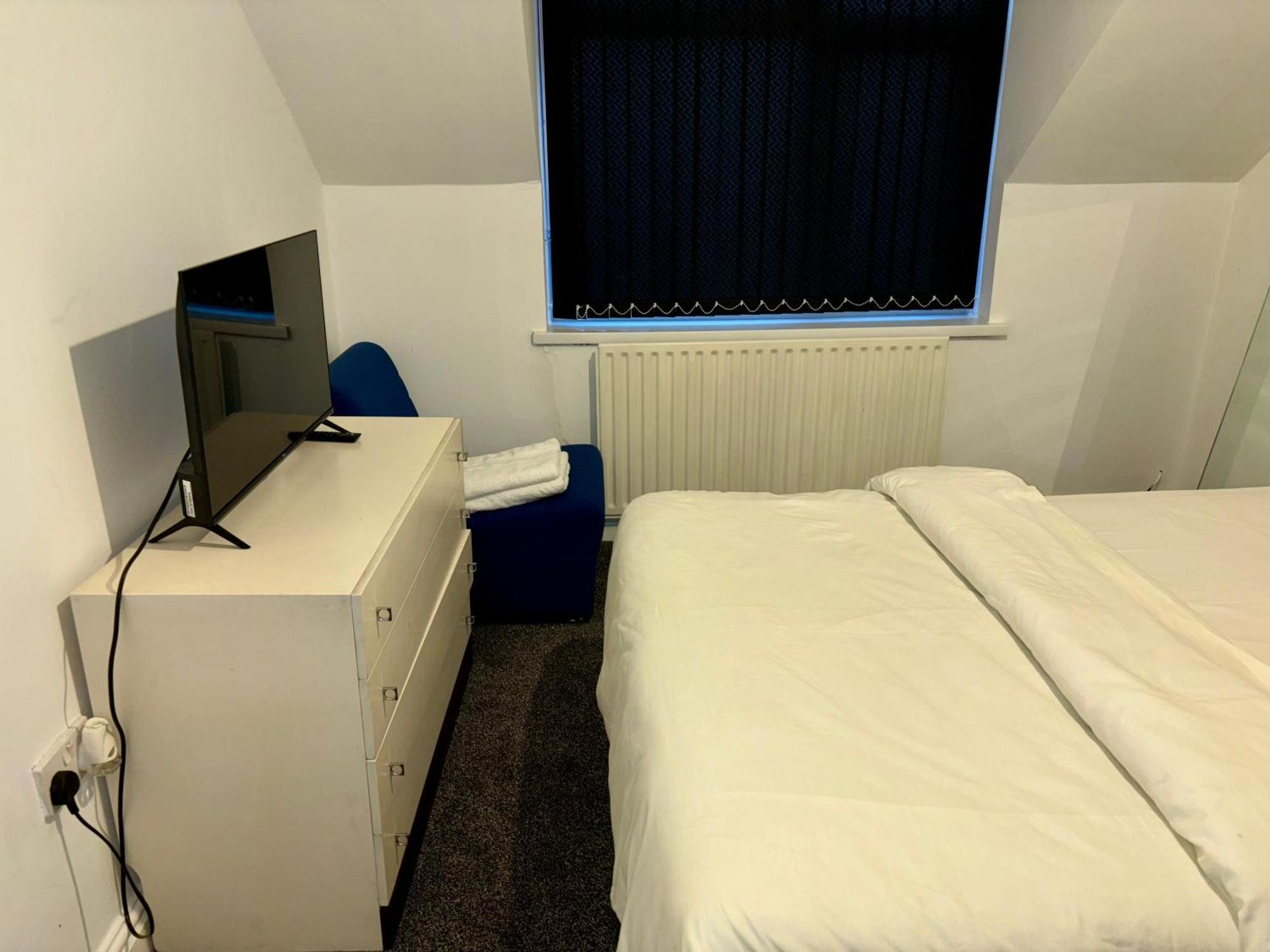 Stainless Guests House Hotel Дъдли Екстериор снимка
