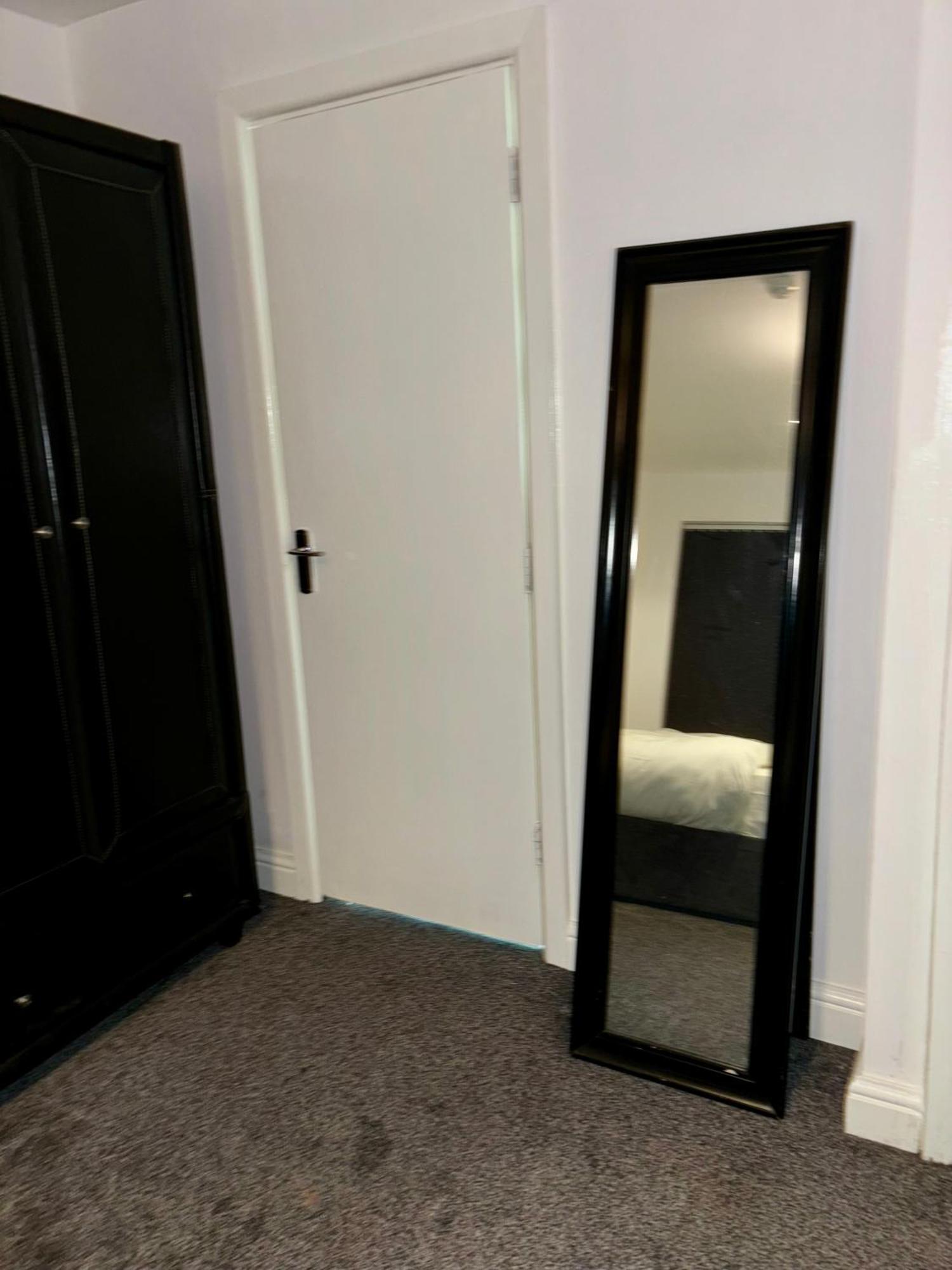 Stainless Guests House Hotel Дъдли Екстериор снимка