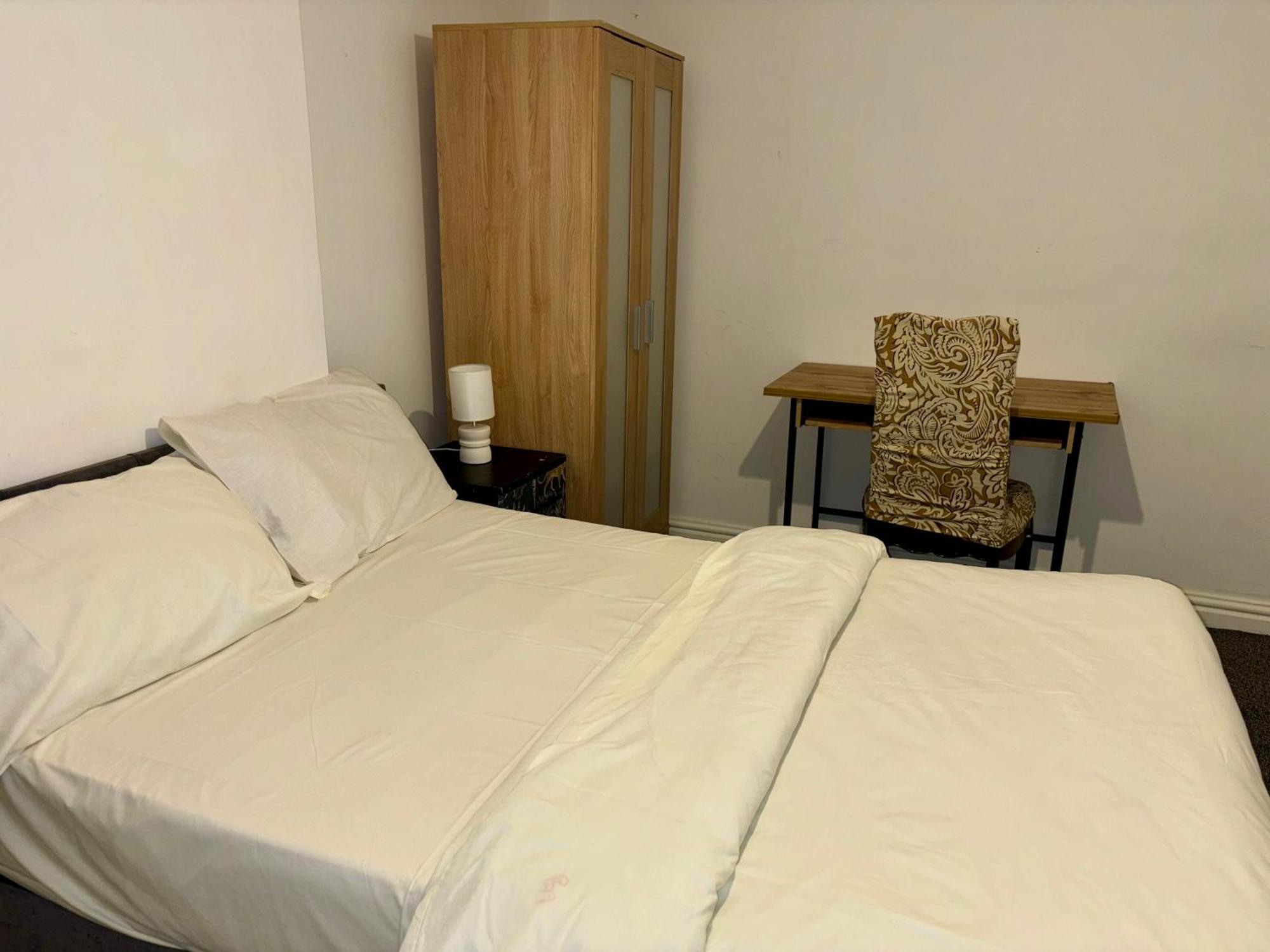 Stainless Guests House Hotel Дъдли Екстериор снимка