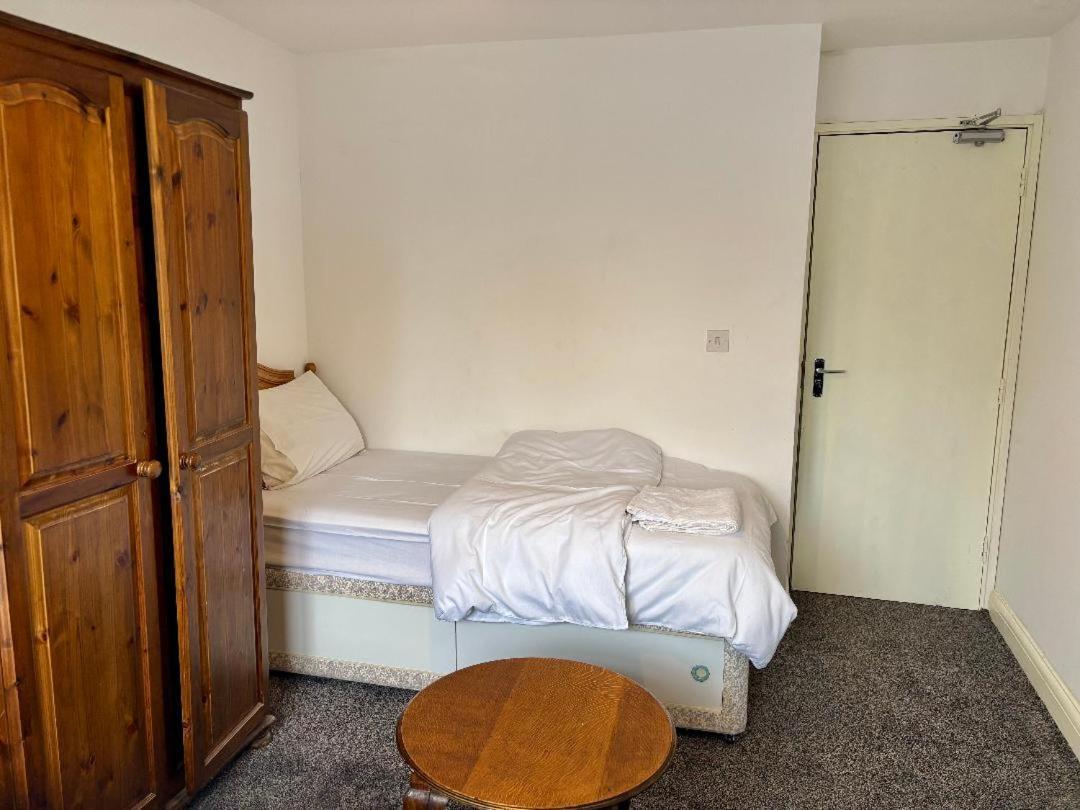 Stainless Guests House Hotel Дъдли Екстериор снимка