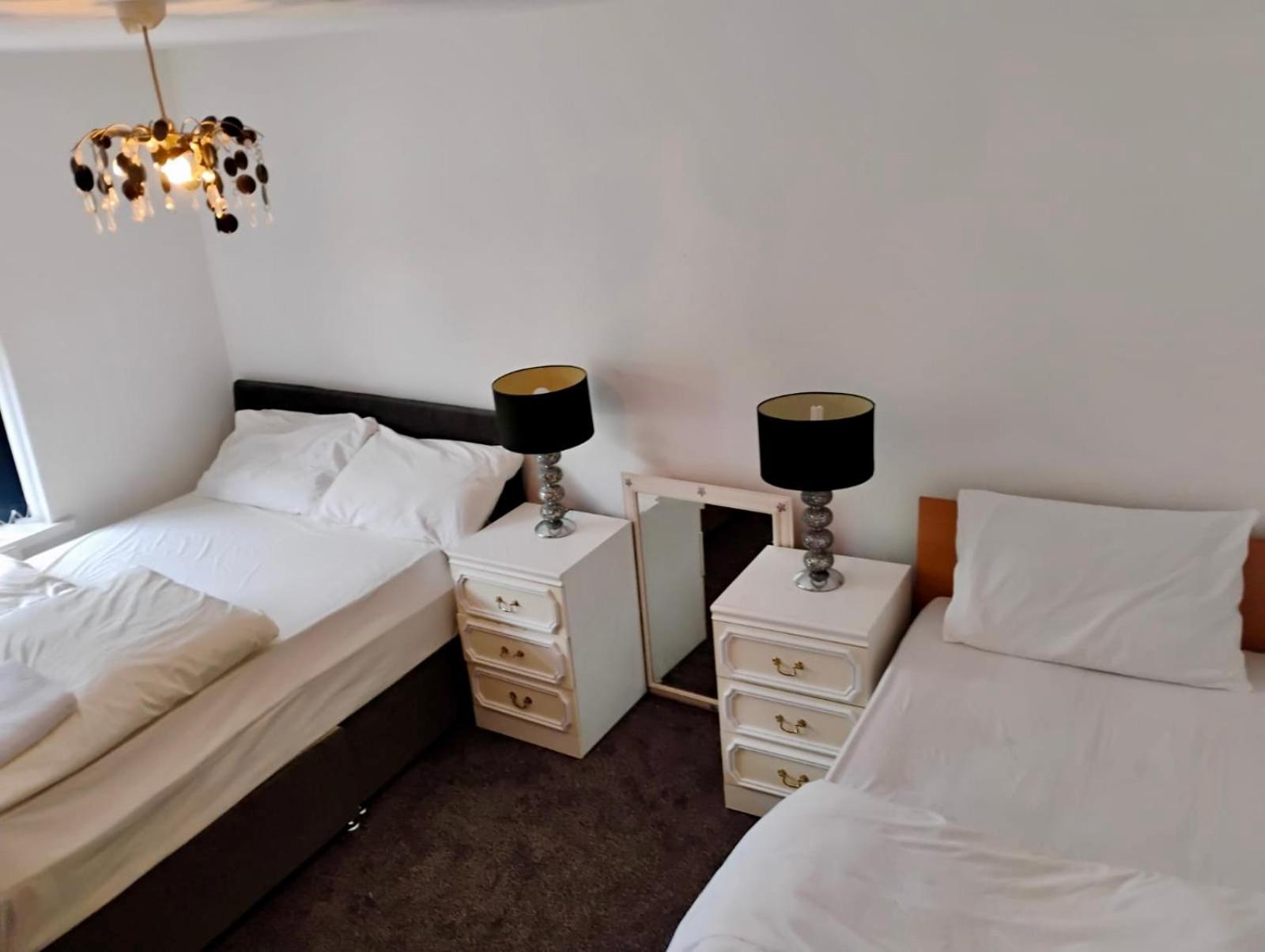 Stainless Guests House Hotel Дъдли Екстериор снимка
