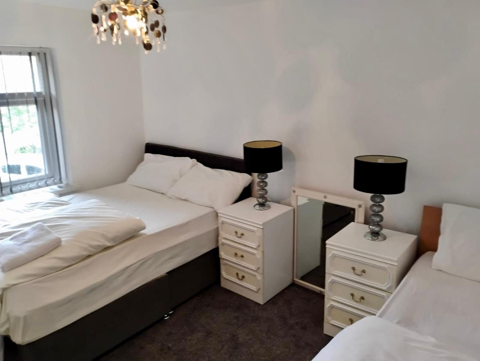 Stainless Guests House Hotel Дъдли Екстериор снимка