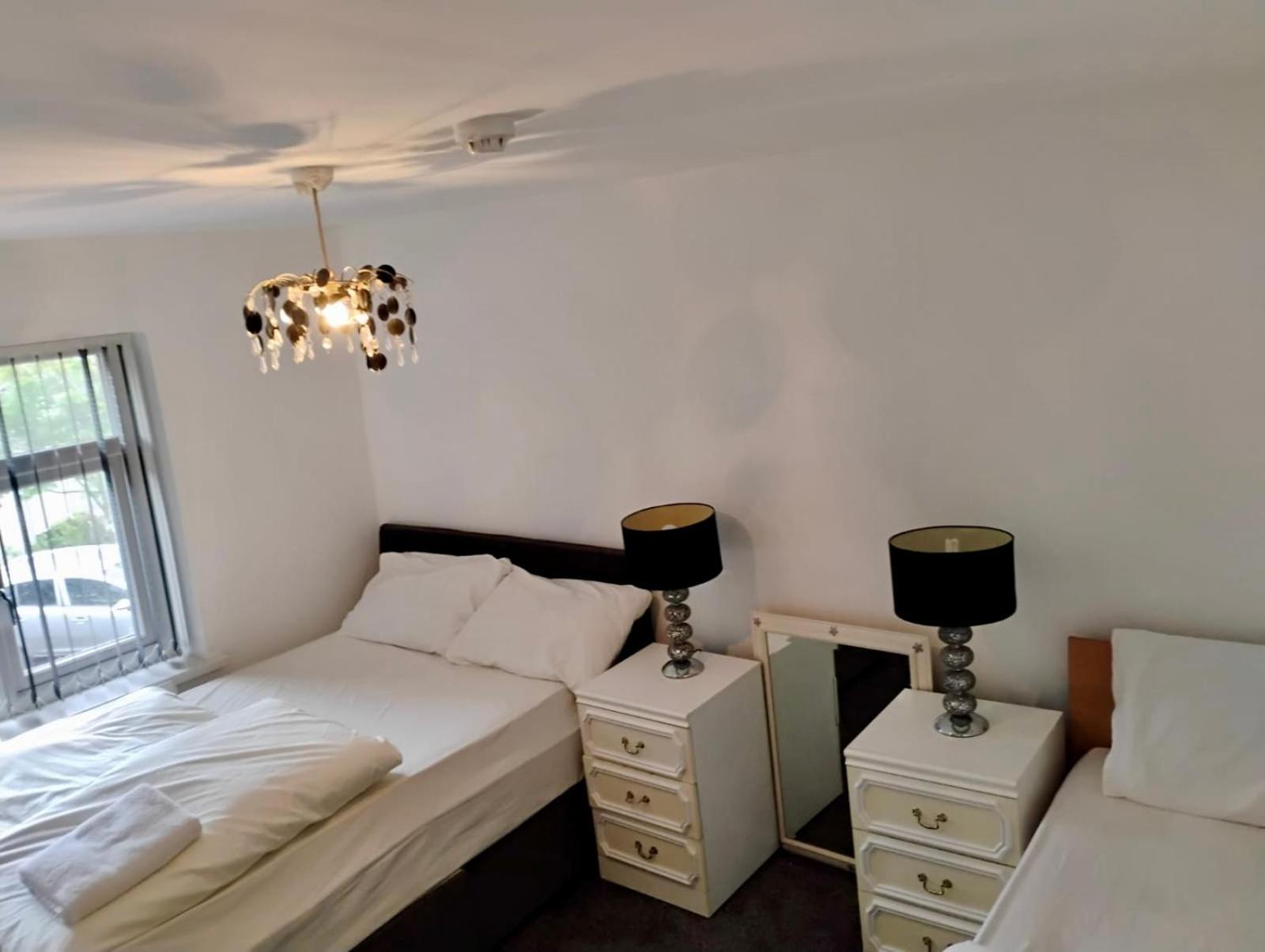 Stainless Guests House Hotel Дъдли Екстериор снимка