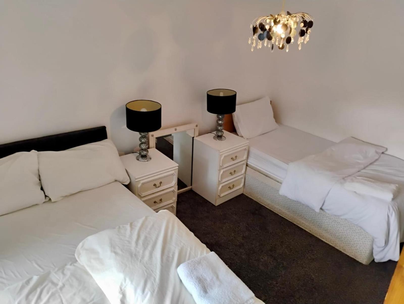 Stainless Guests House Hotel Дъдли Екстериор снимка